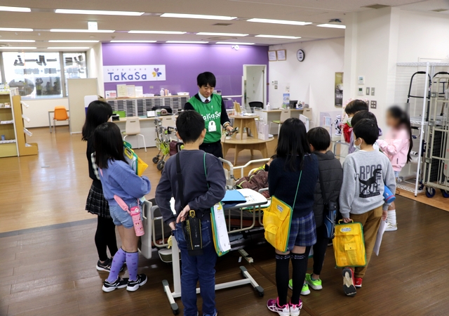 ライフケアタカサショールームでの福祉用具体験